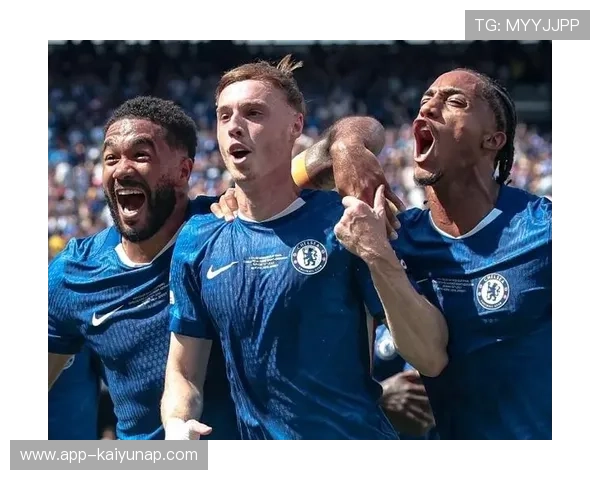 切尔西中场的一记直塞为前锋开辟单刀路口